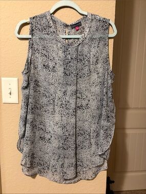 Vince Camuto Black and White Printed Sleeveless Blouse